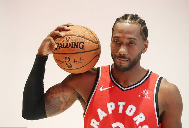 埃芬博格：希望未来乌尔比希成为拜仁一门，目前他是出色替补（埃芬博格：期待乌尔比希未来出任拜仁头号门将，目前他是可靠替补）