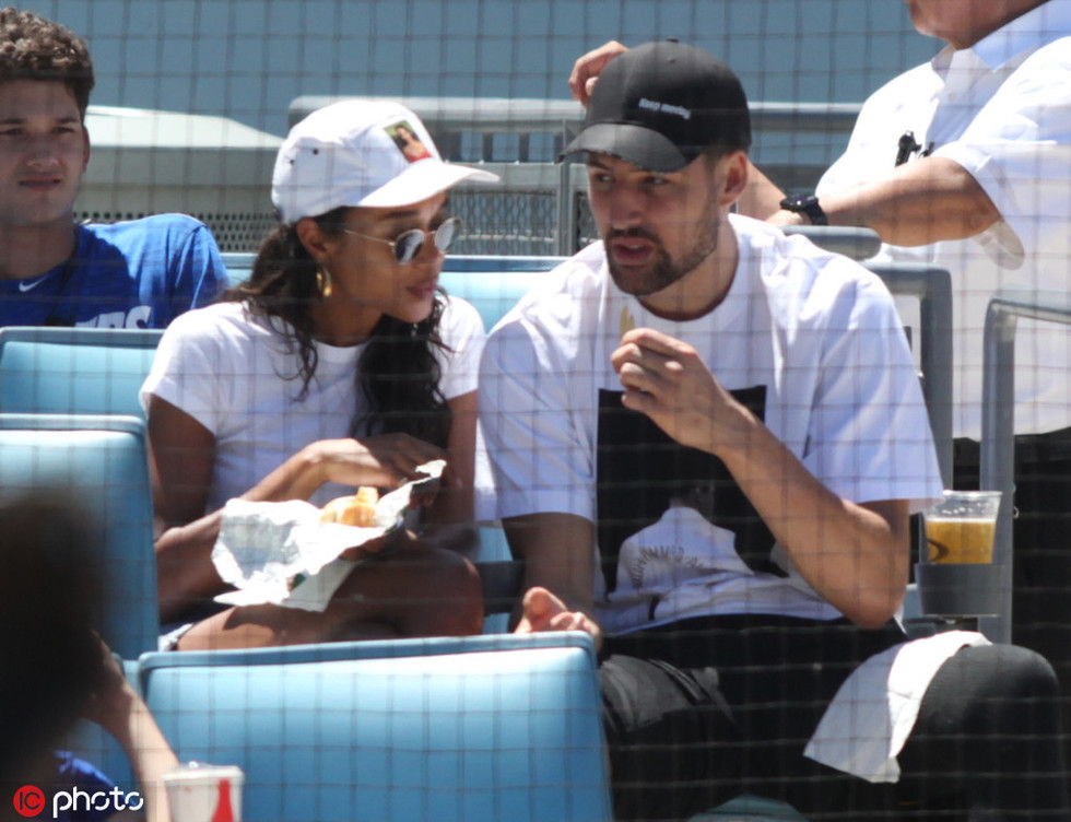 首节就打崩！杜兰特谢泼德连中三分 火箭轰出12-3领先湖人到两位数（开局即溃败！杜兰特与谢泼德连飙三分，火箭打出12-3高潮将湖人分差拉至两位数）