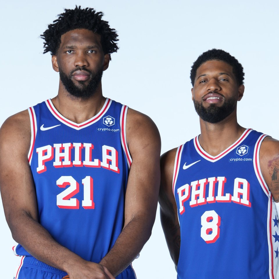 艾弗森戏耍科比 回顾艾弗森全明星赛里面的名场面（全明星经典回顾：艾弗森与科比的巅峰对飙与高光瞬间）