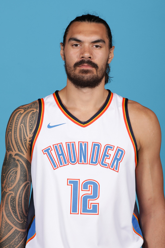 TA：因现代足球重视边路与攻防转换，菱形中场阵型已几乎绝迹（TA：边路与攻防转换当道，菱形中场阵型几近消失）