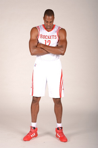 高效爆发！杜兰特17中11得到28分4篮板8助攻（状态火热！杜兰特17投11中砍下28分4篮板8助攻）