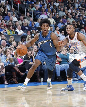 疯狂的足球：米兰门神迈尼昂的盘带合集（足坛狂潮：AC米兰门将迈尼昂盘带集锦）