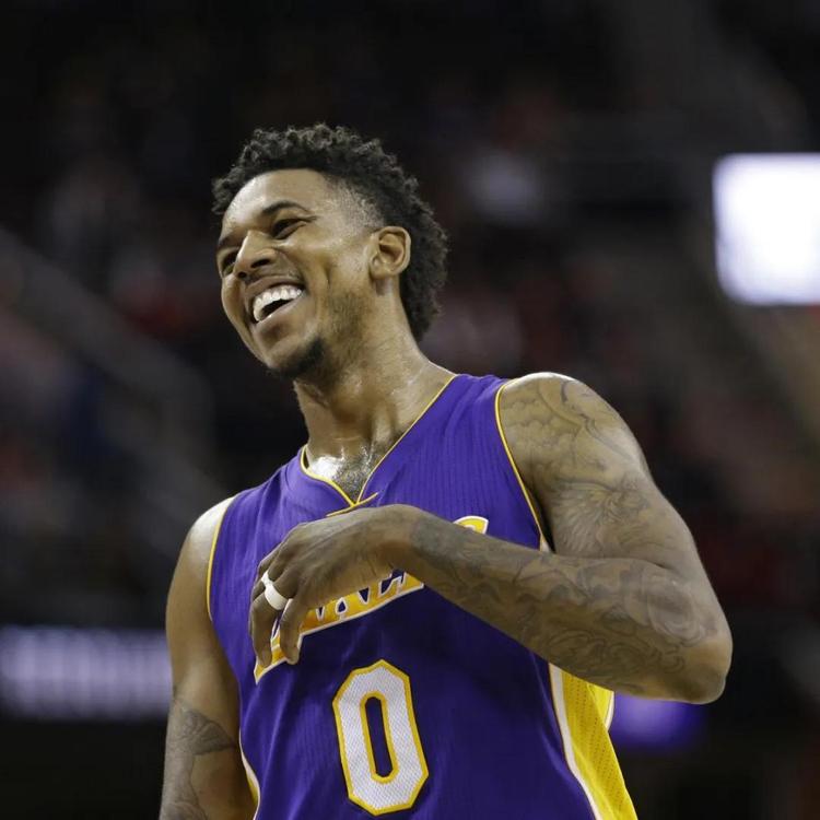 闪耀哥客场2-2战平多特，本赛季欧冠正赛仍一胜难求（闪耀哥客场2-2憾平多特，本季欧冠正赛依旧未尝胜绩）