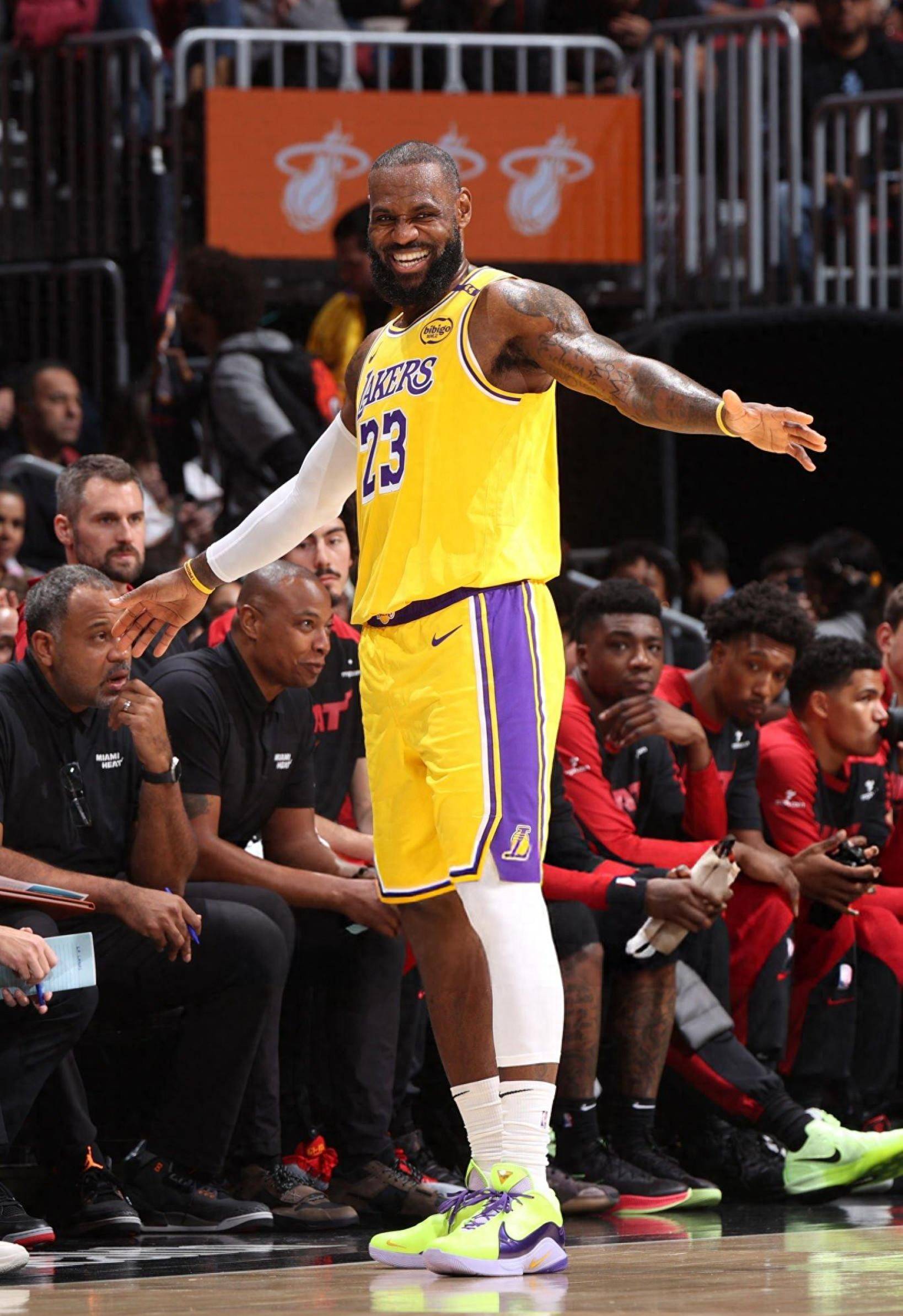 西班牙vs格鲁吉亚首发：K77出战，费兰、巴埃纳先发（西班牙战格鲁吉亚首发公布：K77登场，费兰与巴埃纳列先发）