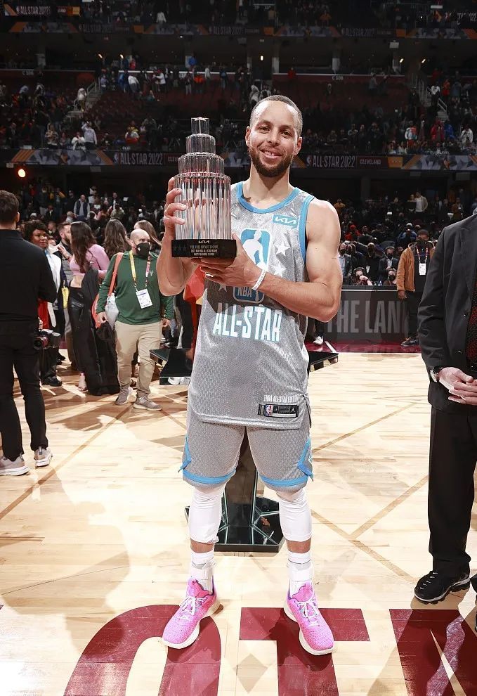 意媒：尤文正在关注图卢兹中卫克雷斯维尔，已派球探现场考察（意媒称尤文有意图卢兹中卫克雷斯维尔，球探已赴现场考察）