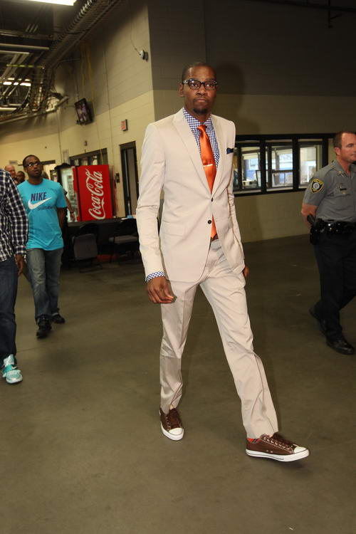 足球世界杯两队提前晋级，最后一轮无悬念（足球世界杯两队已提前出线，末轮无悬念）