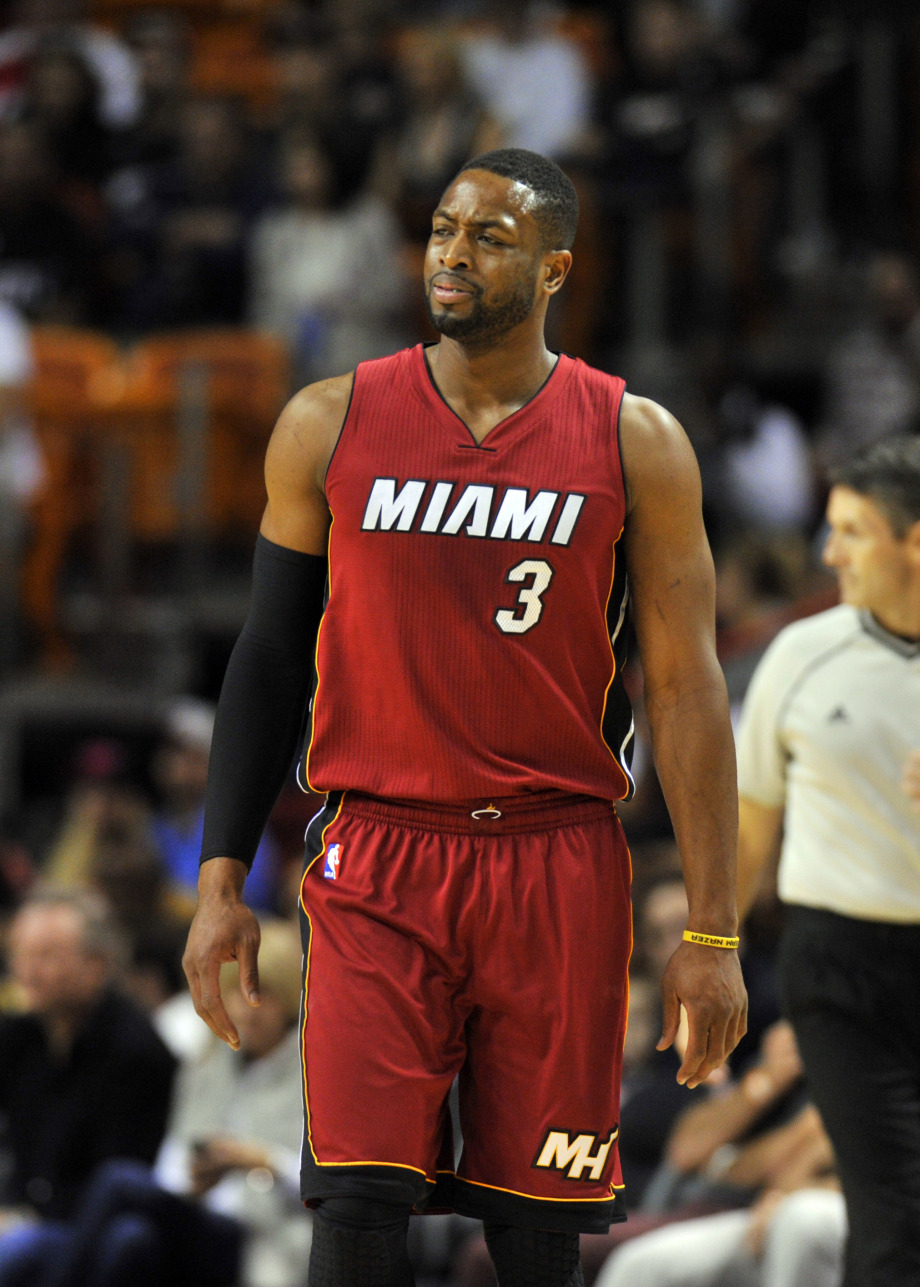 迈尼昂在加比亚社媒动态下留言，后者回复：请续约（迈尼昂现身加比亚社媒评论区，加比亚回应：快续约）