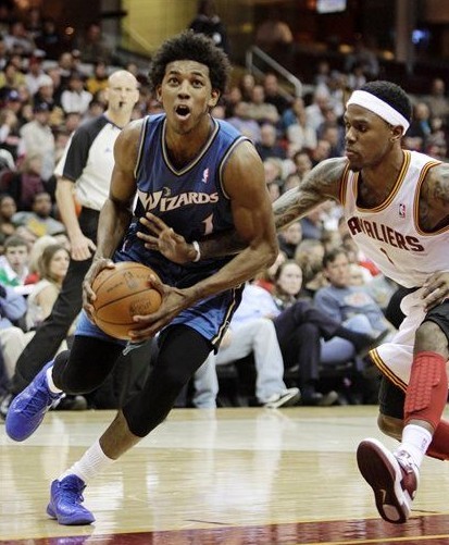 勇士有无库里的数据对比：进攻效率暴跌8.5，命中率严重下滑（库里在与不在的差异：勇士进攻效率下降8.5分，投篮命中率大幅下滑）