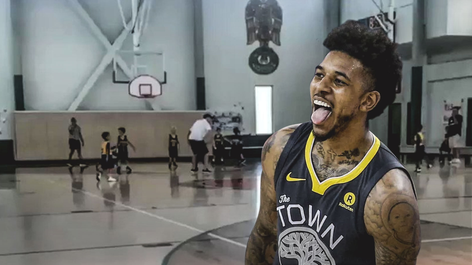 手感火热！布克半场13中7怒砍20分5助攻（火力全开！布克半场13投7中砍下20分5助攻）