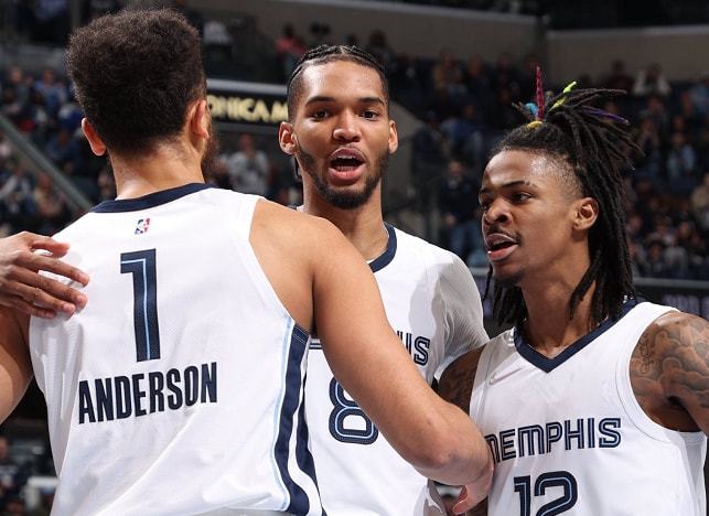 卡塞米罗：曼联的事我都操心不过来，哪还有空去想皇马？（卡塞米罗：忙于曼联事务，没空想皇马）