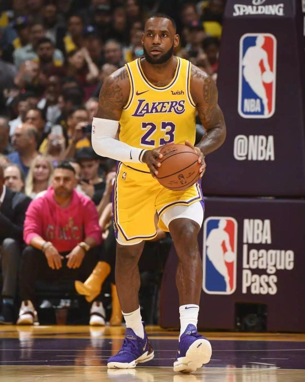 自意甲首秀以来代表同一球队参与超过100球，莱奥是同期第4人（莱奥成为同期第4位自意甲首秀起为同队参与破百球的球员）