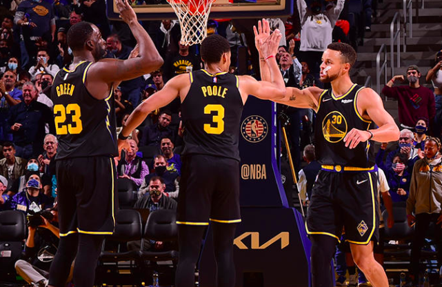 掘金上次有约基奇之外的四人同砍20+还是在2014年（掘金上回除约基奇外四人齐破20分，已是2014年）