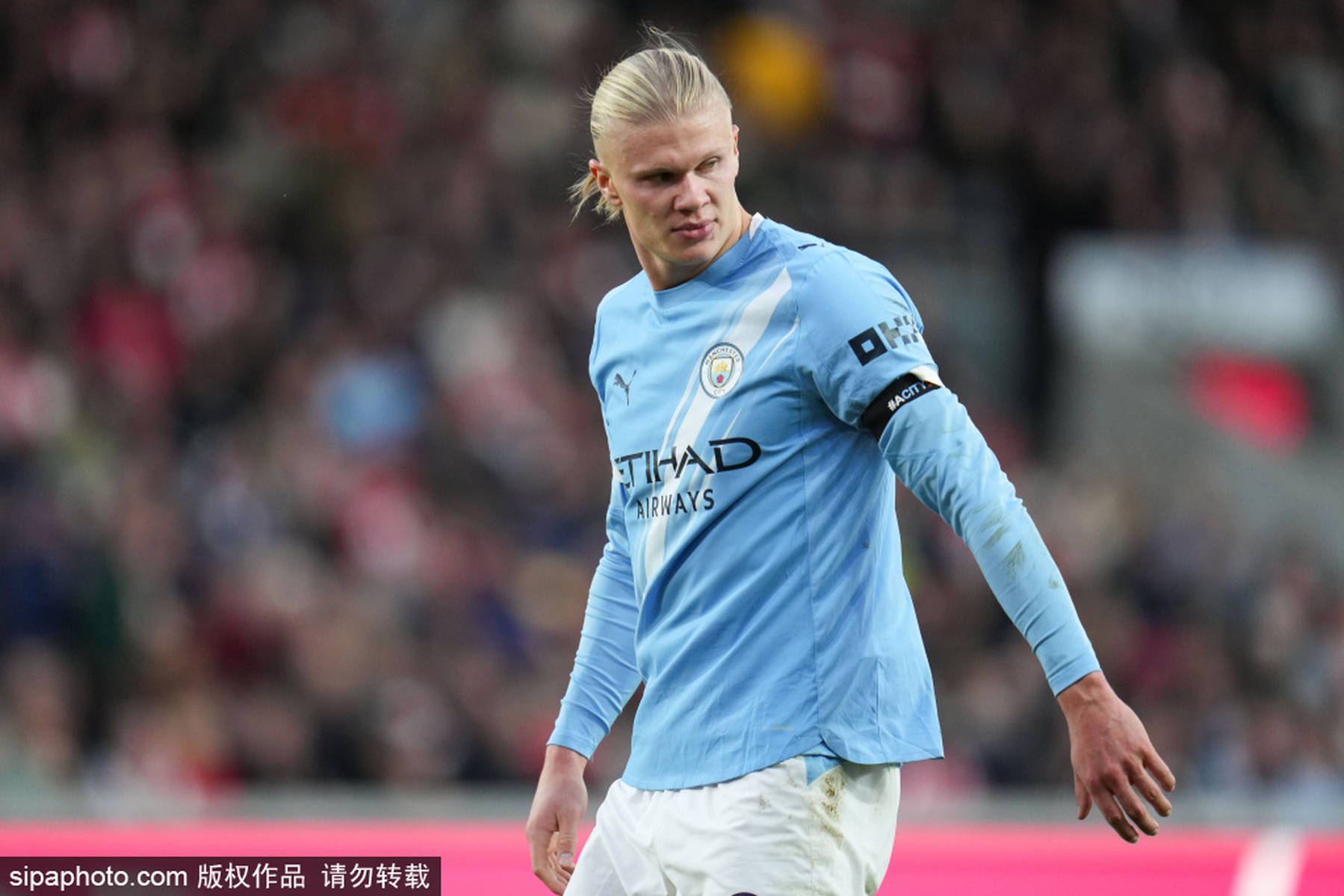 今日赛前热身时，库里上脚梦之队配色的科比6代球鞋（库里赛前热身脚踩梦之队配色科比6代球鞋）