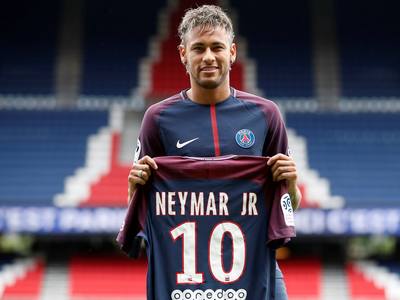 世体：费尔明今天将接受检查确定周末能否上场，预计欧冠复出（世体：费尔明今日接受检查评估周末出战，预计欧冠复出）