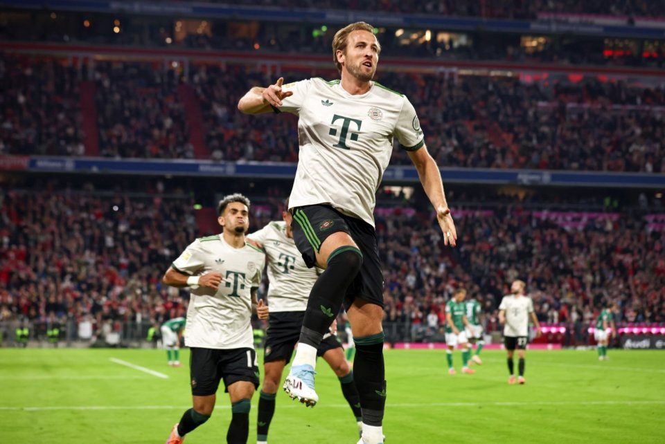 意甲焦点战：国际米兰4-0大胜科莫，路易斯·恩里克闪耀圣西罗（圣西罗之夜：国际米兰4-0零封科莫，路易斯·恩里克光芒四射）