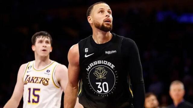 火箭大胜湖人！6人上双，阿门杜兰特轰51分，亚当斯喜忧参半！（火箭痛击湖人，六人得分上双，阿门杜兰特狂砍51分，亚当斯喜忧参半）