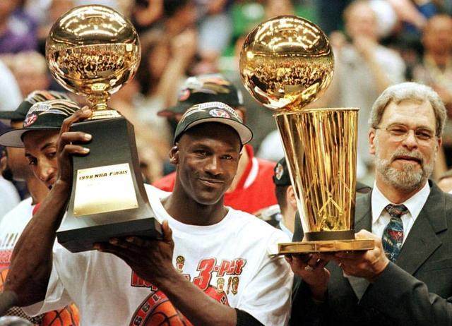 战火中创奇迹！巴勒斯坦力压两大洲冠军头名出线，国足安逸何日醒（战乱中逆袭成奇迹！巴勒斯坦压过两洲冠军夺小组头名，国足安逸几时醒）