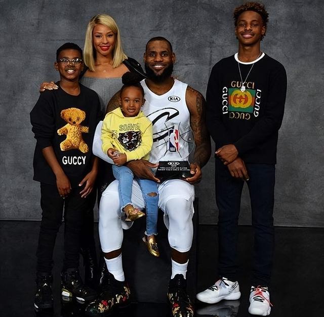 罗马诺：皇马退出科纳特争夺战，利物浦不会无限期等球员决定（罗马诺：皇马已退出科纳特竞争，利物浦不打算无限期等待球员表态）