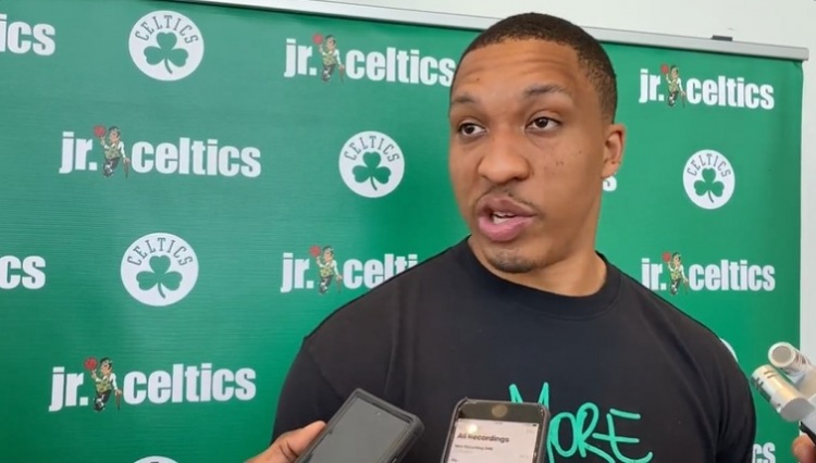 38岁传奇要退役？迈阿密夺冠夜藏悬念！老板亲承苏亚雷斯去留（38岁传奇将挂靴？迈阿密捧杯夜埋伏笔，老板亲口回应苏亚雷斯去留）