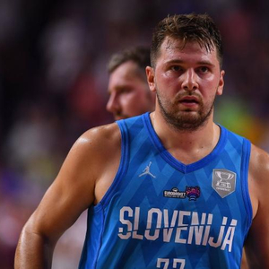 复出第一场就交出满分表现（回归首秀即献上满分答卷）