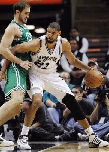 科比大女儿成功获得5年保护令，并将保护范围扩大至全家！（科比长女成功申请5年保护令，保护范围覆盖全家）