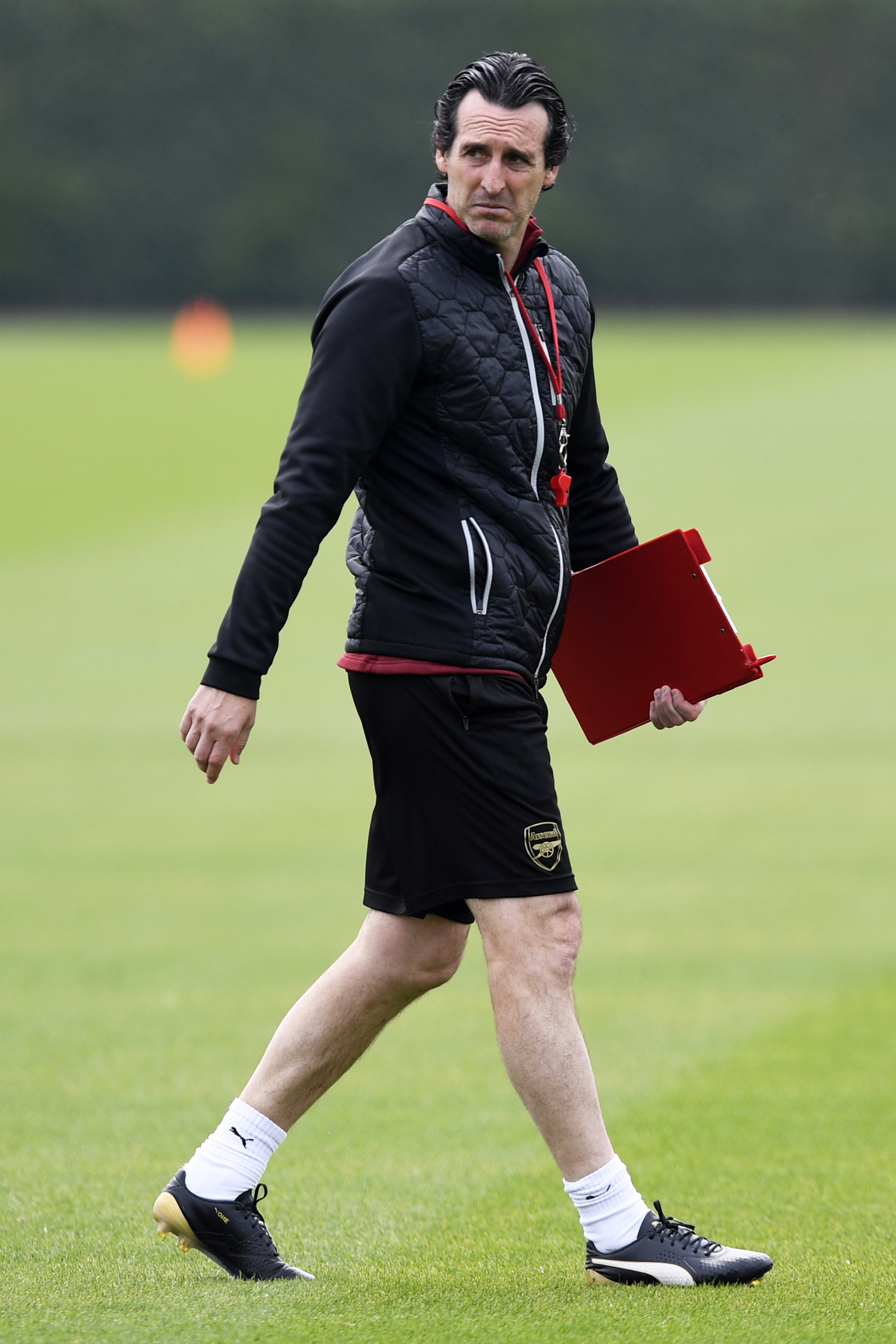 斯洛特帅位风雨飘摇！12战9败陷下课危机（斯洛特执教前景告急：近12战吞9败，帅位岌岌可危）